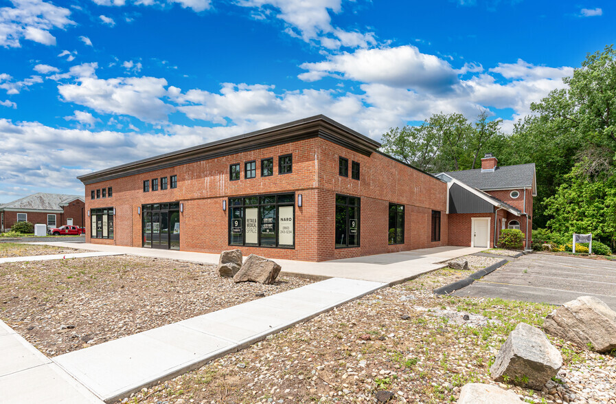 Primary Photo Of 9 Tunxis Ave, Bloomfield Storefront Retail Office For Lease