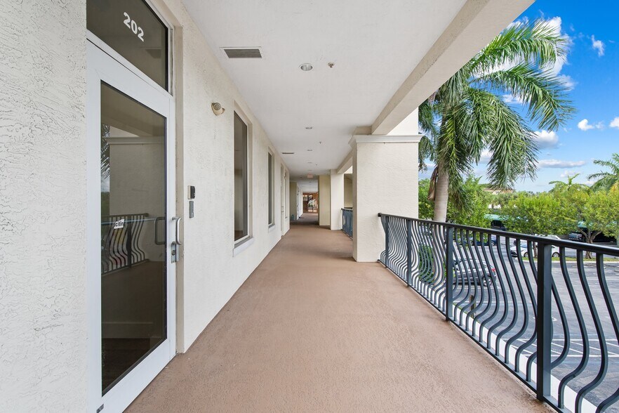 More Photos Of 2465 Mercer Ave, West Palm Beach Office For Lease