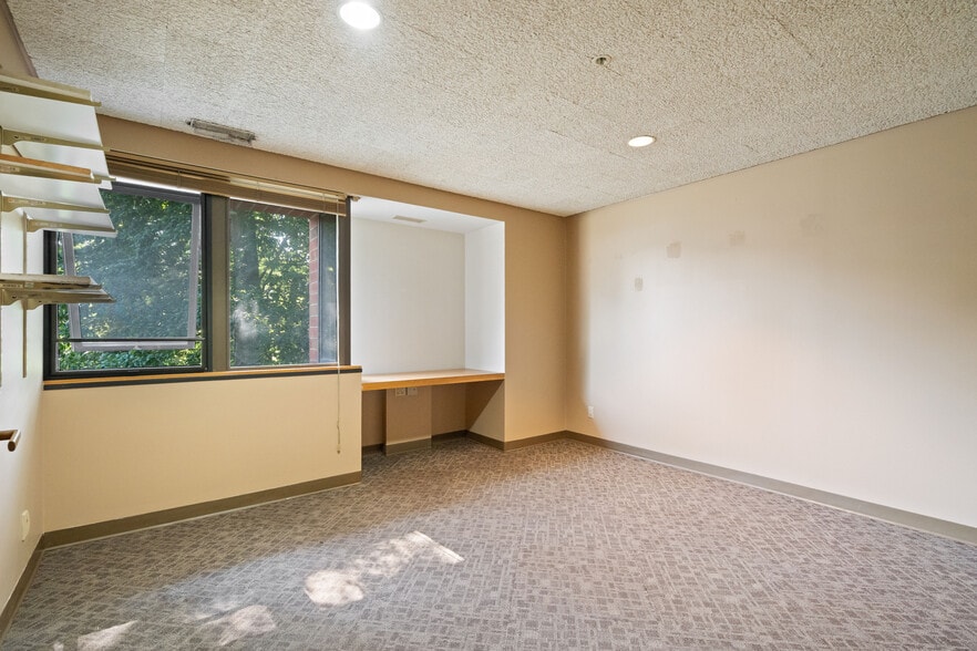More Photos Of 1015 Michigan Ave, Logansport Flex For Sale