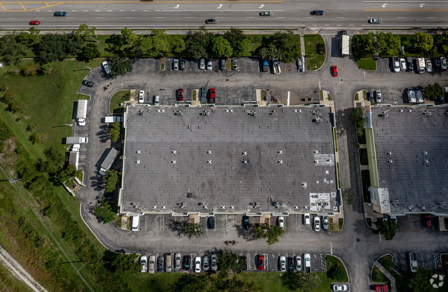 More Photos Of 5401 N Haverhill Rd, West Palm Beach Warehouse For Lease