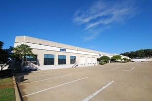 More Photos Of 1001 N Union Bower Rd, Irving Warehouse For Lease