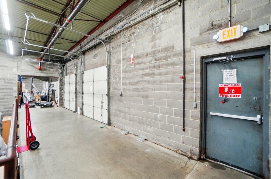 More Photos Of 50 Eswin St, Cincinnati Freestanding For Sale