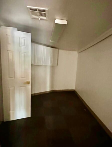 More Photos Of 5200-5210 Bellaire Blvd, Bellaire General Retail For Lease