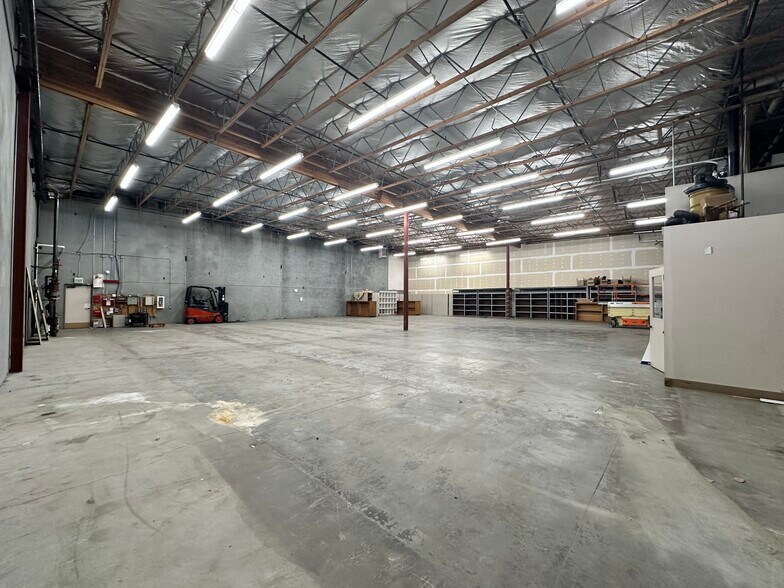 More Photos Of 6919 24th St W, Tacoma Warehouse For Lease