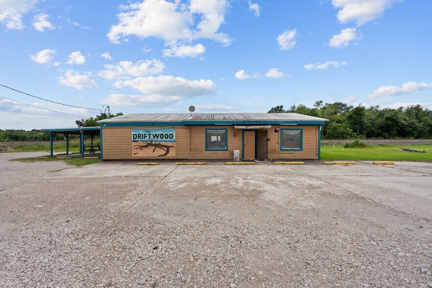 More Photos Of 12605 Highway 6, Santa Fe Bar For Sale