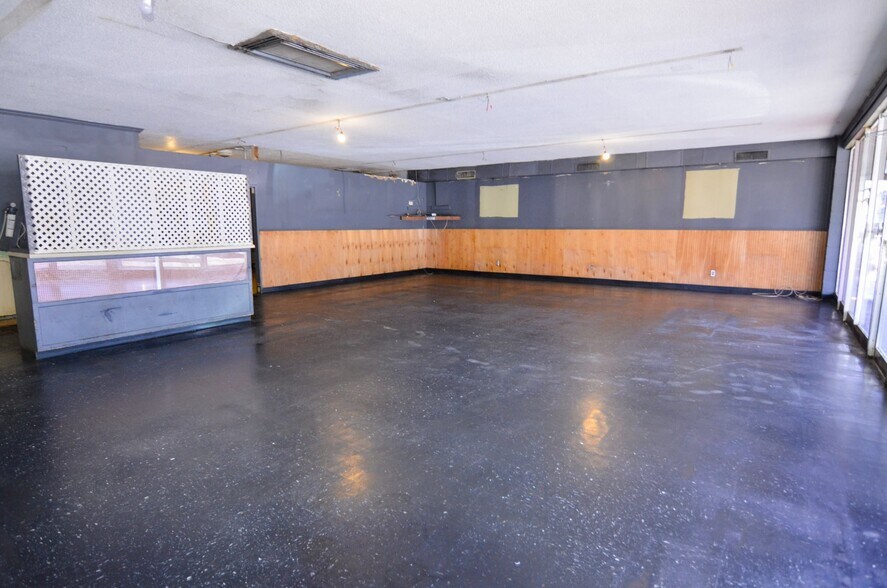 More Photos Of 12560 US-27, Chickamauga General Retail For Sale