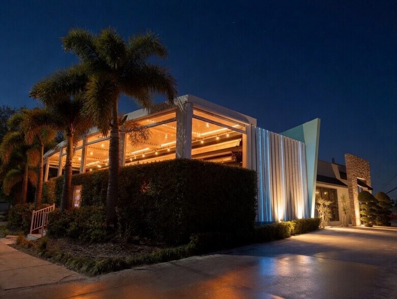 Primary Photo Of 2702 W Kennedy Blvd, Tampa Restaurant For Sale