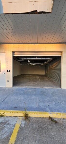 More Photos Of 726 Indiana Ave, Englewood Warehouse For Lease