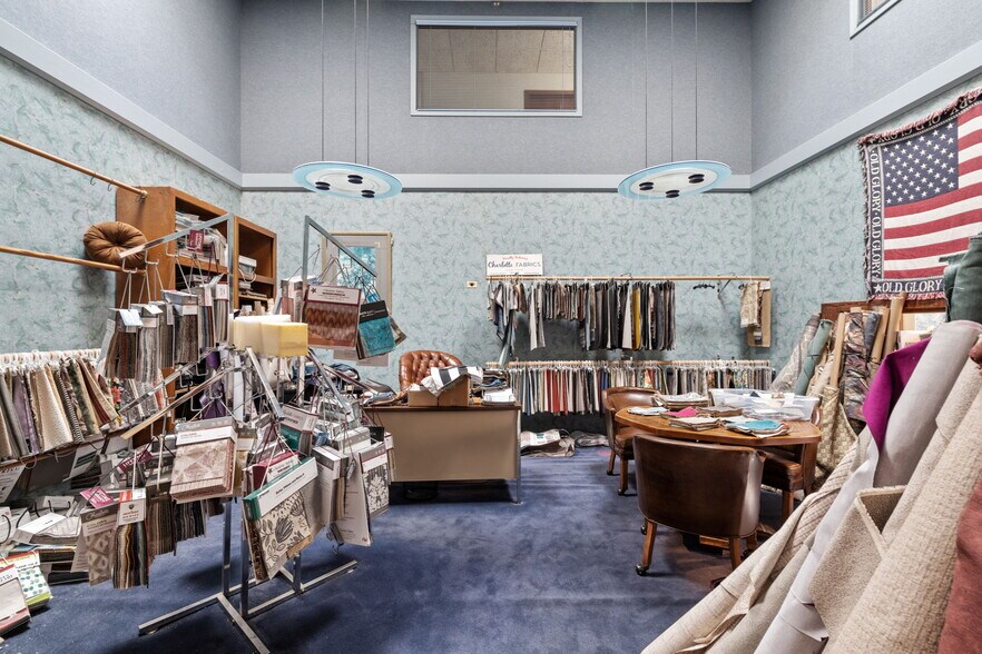 More Photos Of 5601 W 120th St, Alsip Light Distribution For Sale