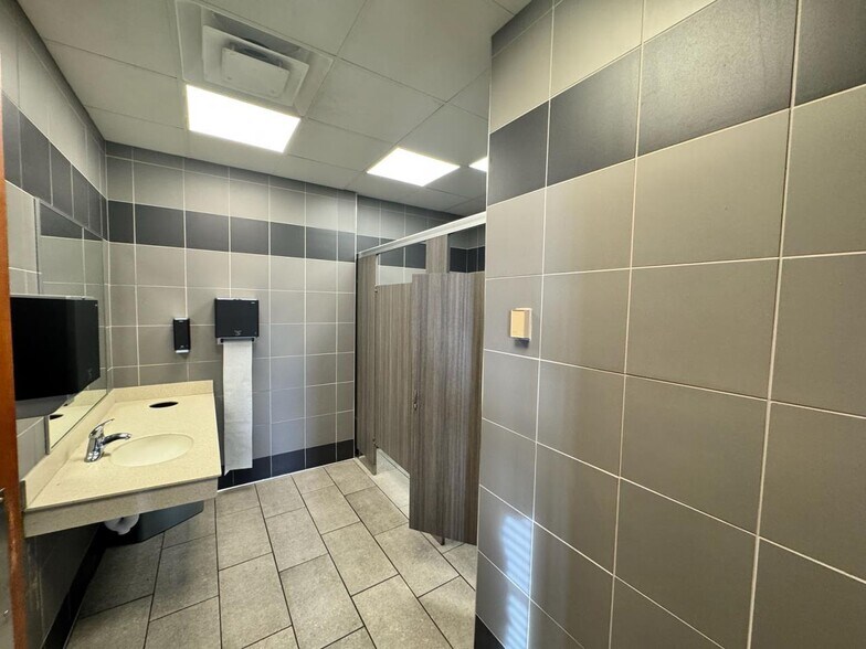 More Photos Of 1181 Stone Dr, Harrison Restaurant For Sale