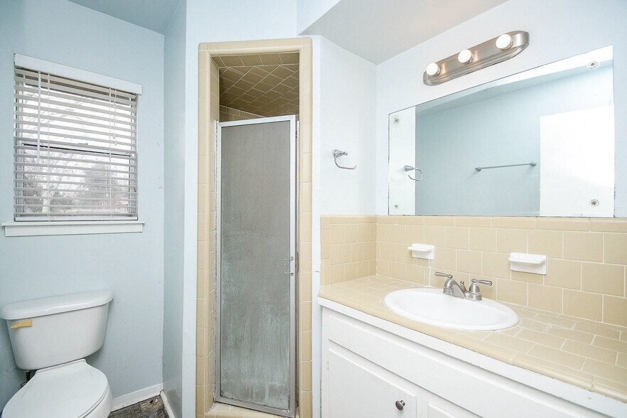 More Photos Of 11602 Dover St, Houston Flex For Lease