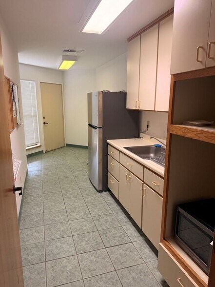 More Photos Of 1933 Central Ave, Mckinleyville Office For Lease