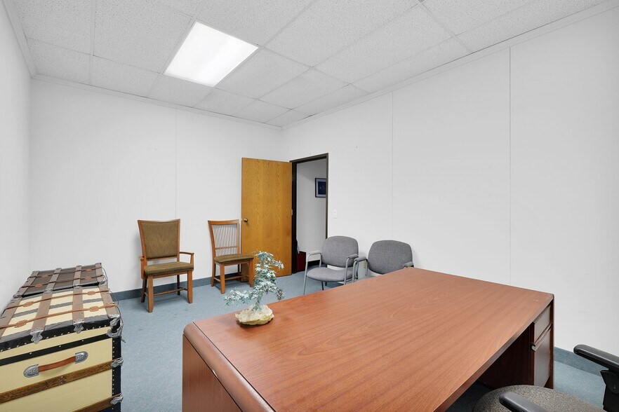 More Photos Of 4613 Philips Hwy, Jacksonville Light Distribution For Lease