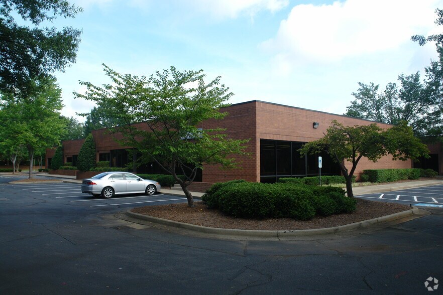 More Photos Of 9771 Southern Pine Blvd, Charlotte Flex For Lease