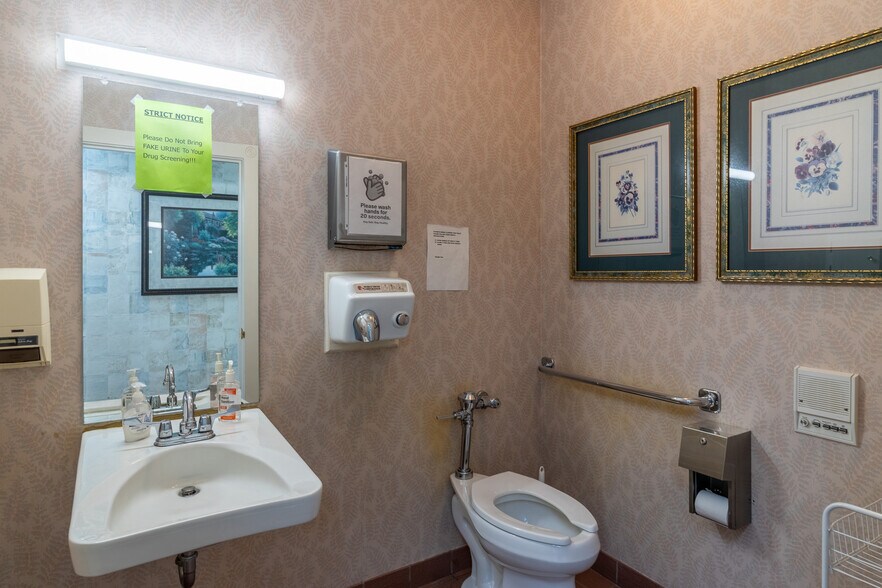 More Photos Of 1421 Ross Dr, Dalton Office For Sale