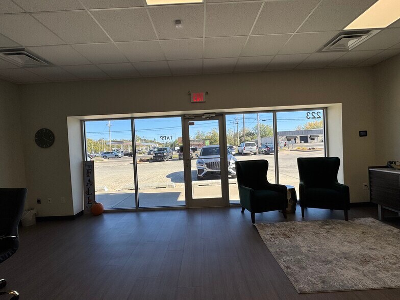 More Photos Of 217-223 S Coltrane Rd, Edmond Storefront Retail Office For Lease