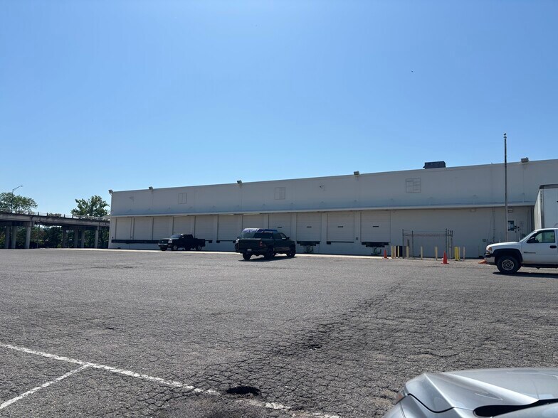 More Photos Of 3401 1st Ave N, Birmingham Distribution For Lease