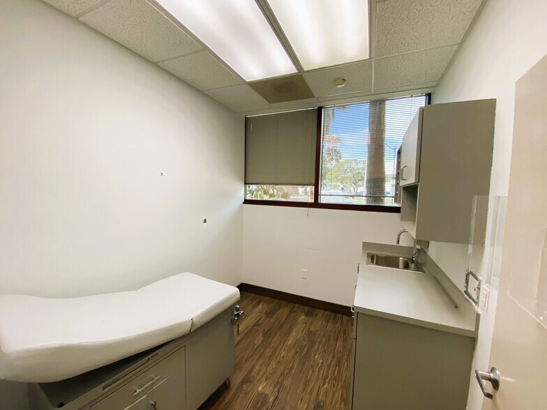 More Photos Of 401 Manatee Ave E, Bradenton Medical For Lease