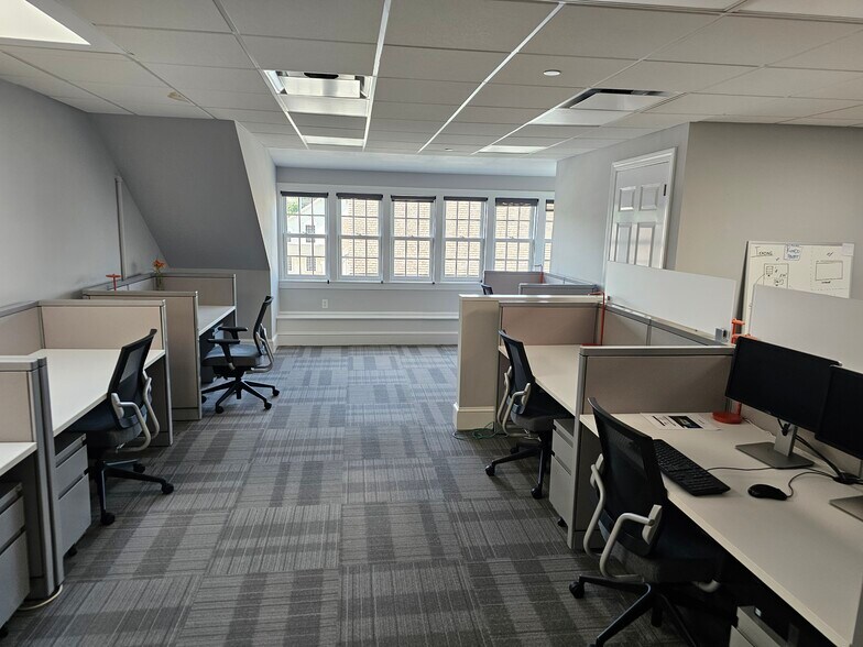 More Photos Of 1552 Post Rd, Fairfield Freestanding For Lease