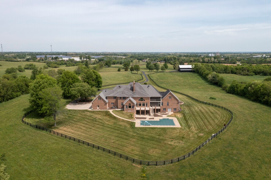 More Photos Of 4664 Lexington Rd, Winchester Specialty For Sale
