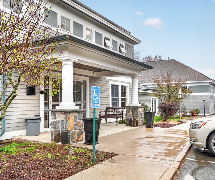 More Photos Of 140 Summer St, Holliston Veterinarian Kennel For Sale