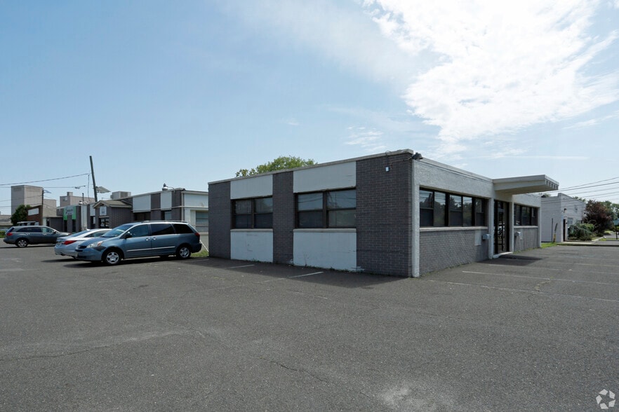 More Photos Of 448 Whitehead Rd, Hamilton Unknown For Lease