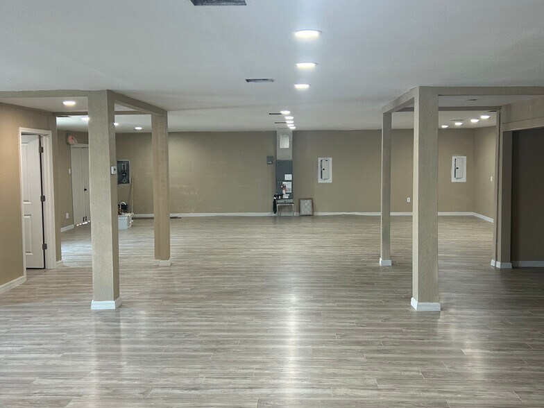 More Photos Of 9200 66th St, Pinellas Park Freestanding For Sale