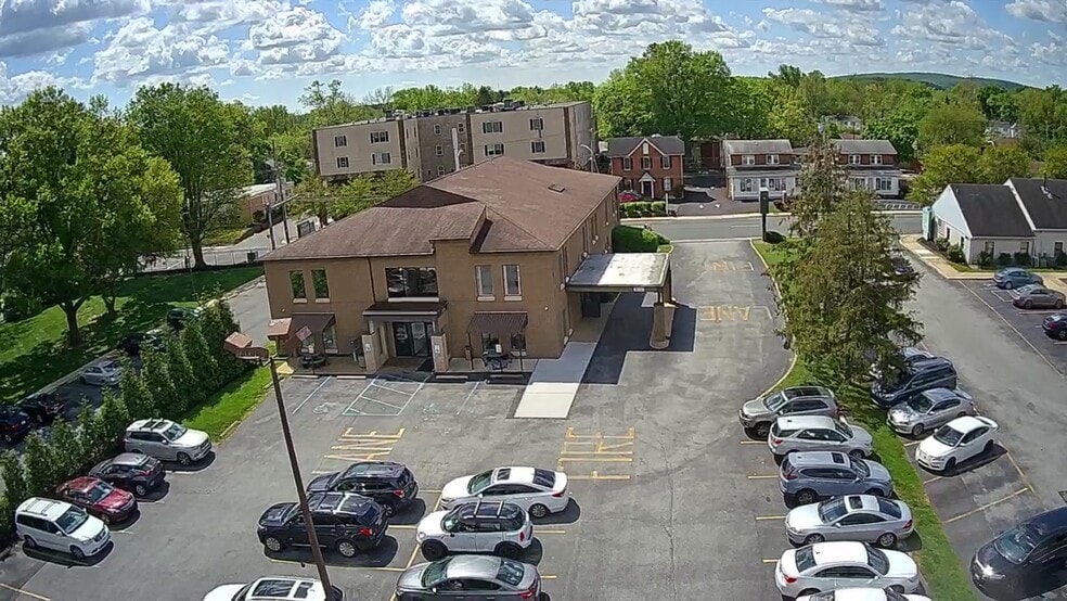 More Photos Of 324 E Main St, Newark Medical For Lease