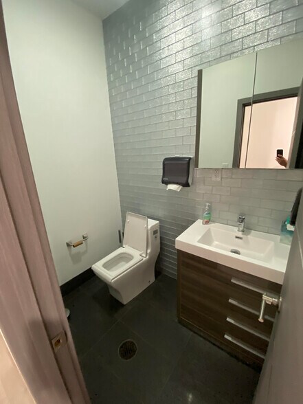 More Photos Of 21915 Linden Blvd, Cambria Heights Office For Sale