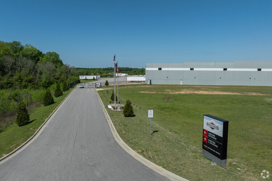 More Photos Of 3100 Beehive Rd, Auburn Distribution For Lease