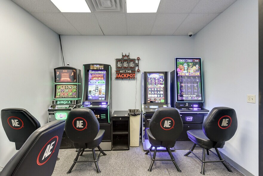 More Photos Of 1818 Central Ave, Auburn General Retail For Sale