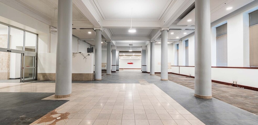 More Photos Of 10102 Jasper Ave NW, Edmonton Office For Sale