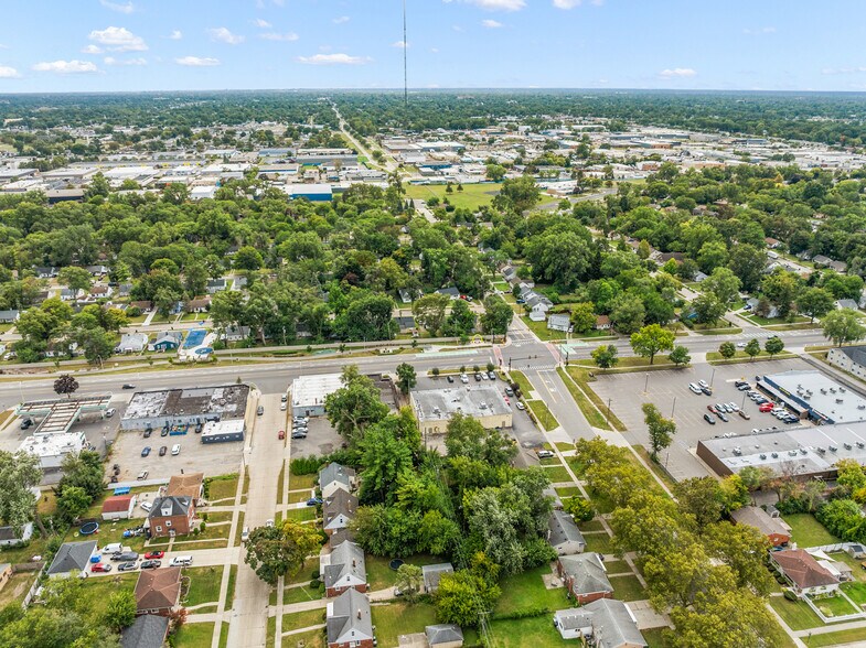 More Photos Of 10840-10850 W 9 Mile Rd, Oak Park Freestanding For Lease