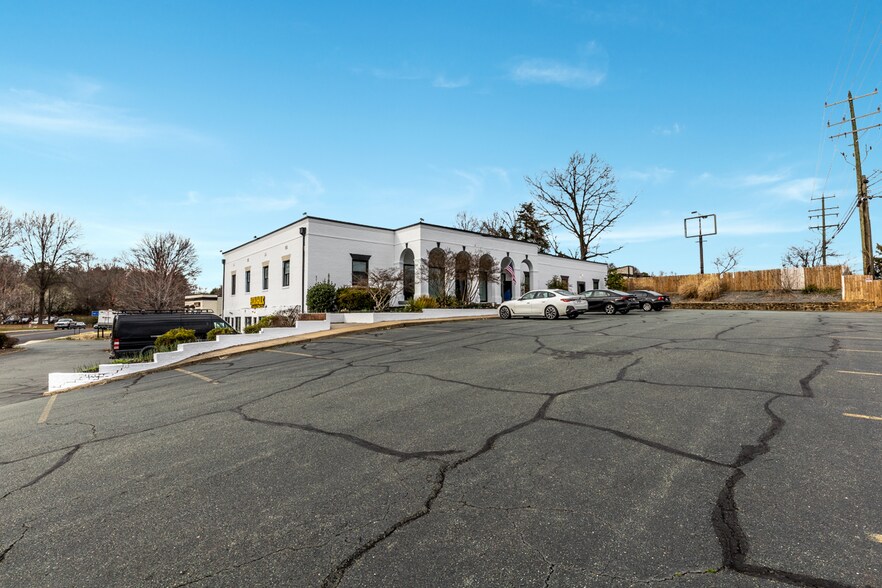More Photos Of 490 Westfield Rd, Charlottesville Storefront Retail Office For Sale