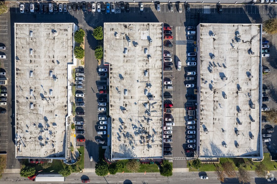 More Photos Of 901 W Victoria St, Compton Unknown For Lease