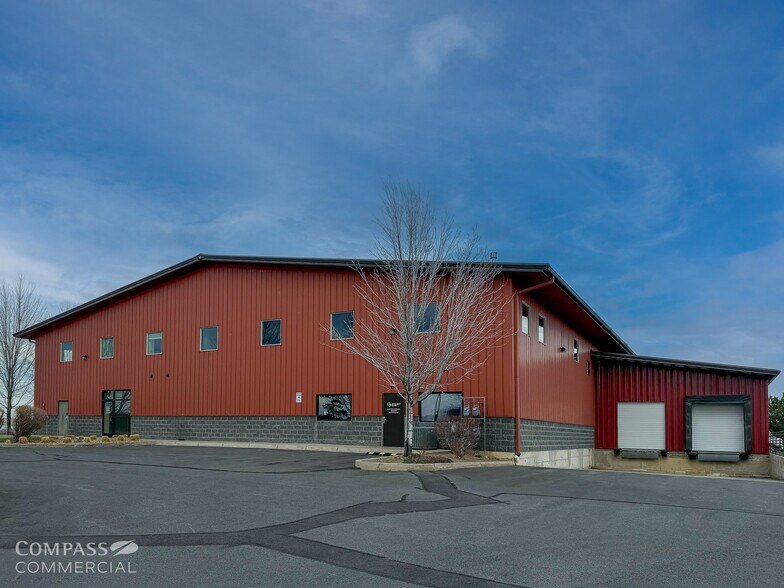 More Photos Of 2000 SW Badger Ave, Redmond Warehouse For Lease
