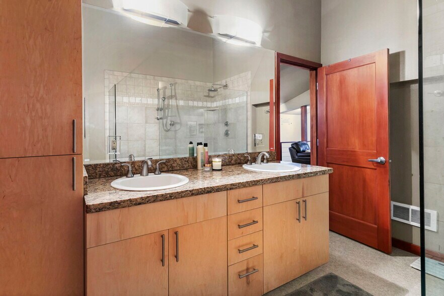 More Photos Of 3530 NE Old Belfair Hwy, Belfair Convenience Store For Sale