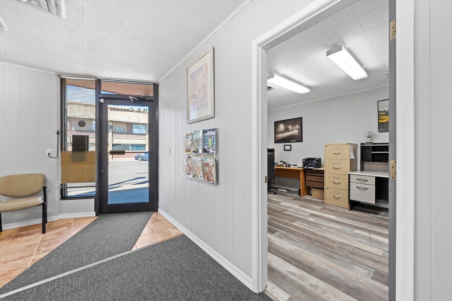 More Photos Of 11 S Cascade St, Kennewick Office For Sale