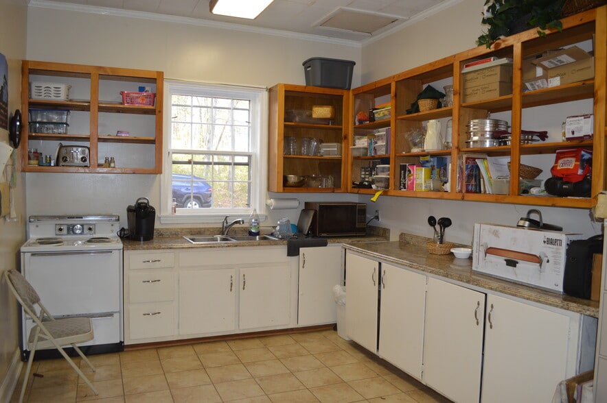 More Photos Of 857 Goshen Hill Rd, Lebanon Flex For Sale