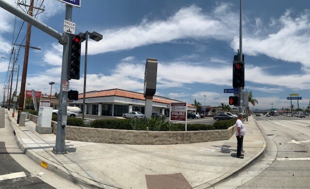 More Photos Of 125 N Tustin St, Orange Freestanding For Lease