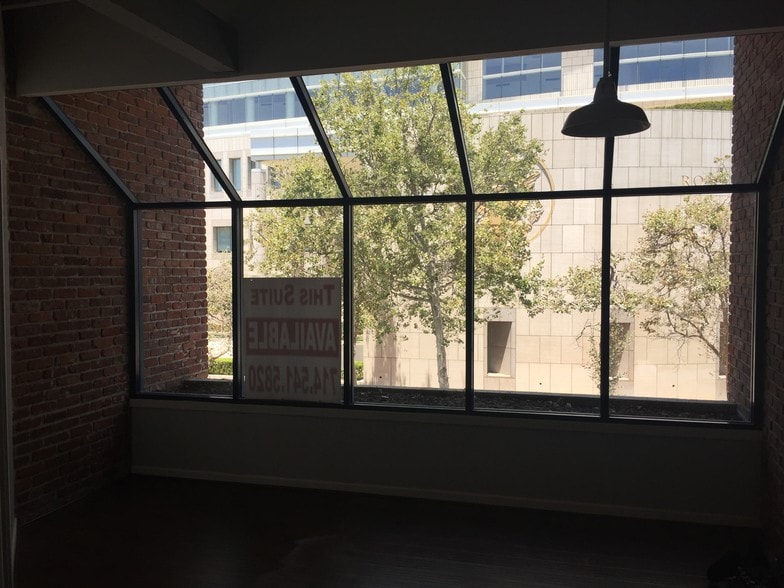 More Photos Of 414-416 W 4th St, Santa Ana Office For Sale