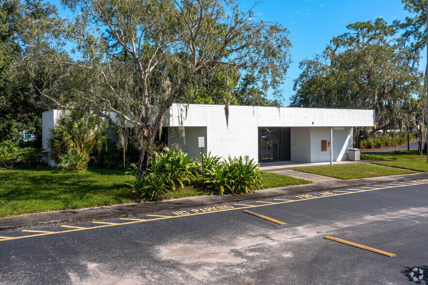 Primary Photo Of 110 W Bloomingdale Ave, Brandon Bank For Lease