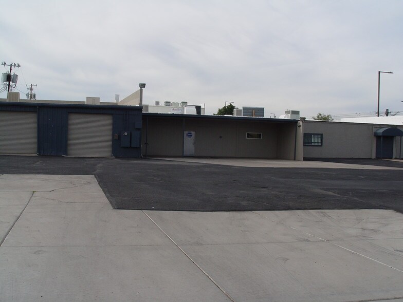 More Photos Of 3255 E Washington St, Phoenix Manufacturing For Lease