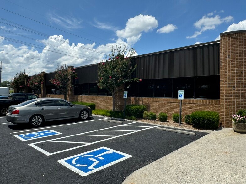 More Photos Of 9051 Executive Park Dr, Knoxville Office For Sale