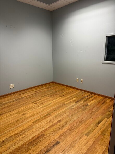 More Photos Of 325 W 2nd St, Hastings Loft Creative Space For Lease