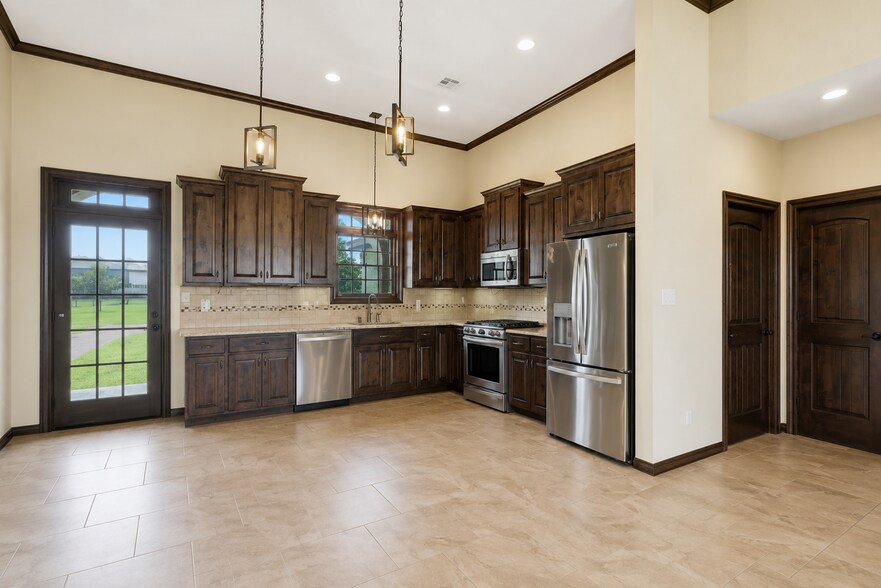 More Photos Of 701 County Road 107, Georgetown Specialty For Lease