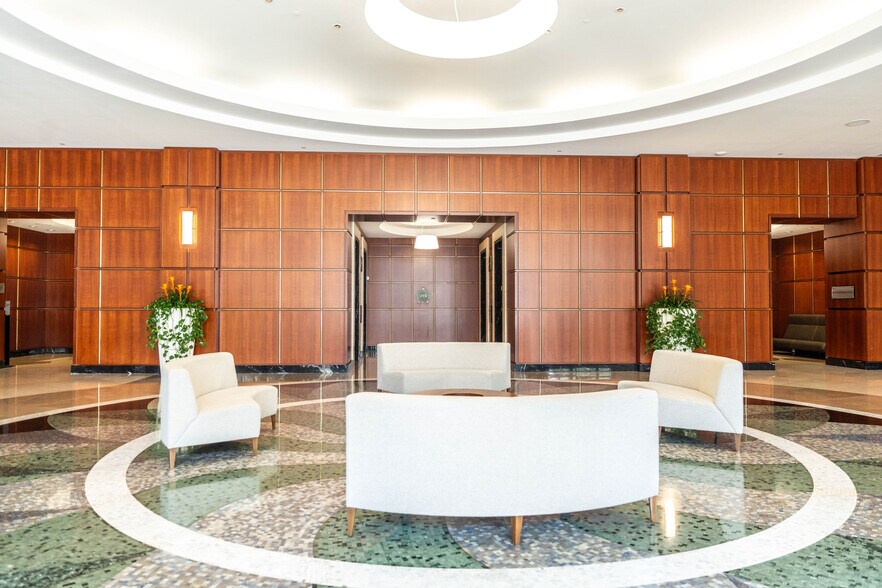 More Photos Of 450 E Las Olas Blvd, Fort Lauderdale Office For Lease