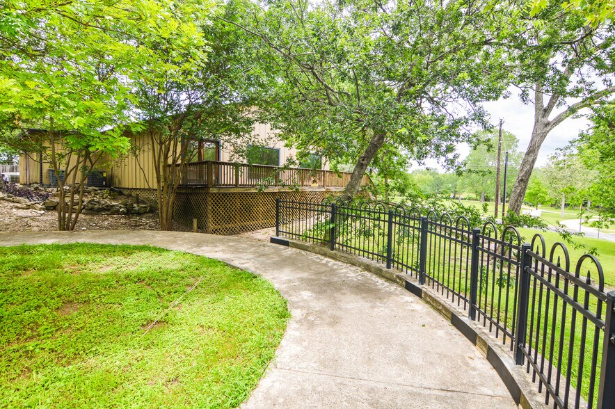 More Photos Of 128 W Theissen St, Boerne Land For Sale