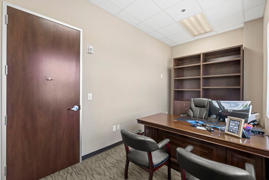 More Photos Of 7790 W Grand Pky, Richmond Medical For Lease