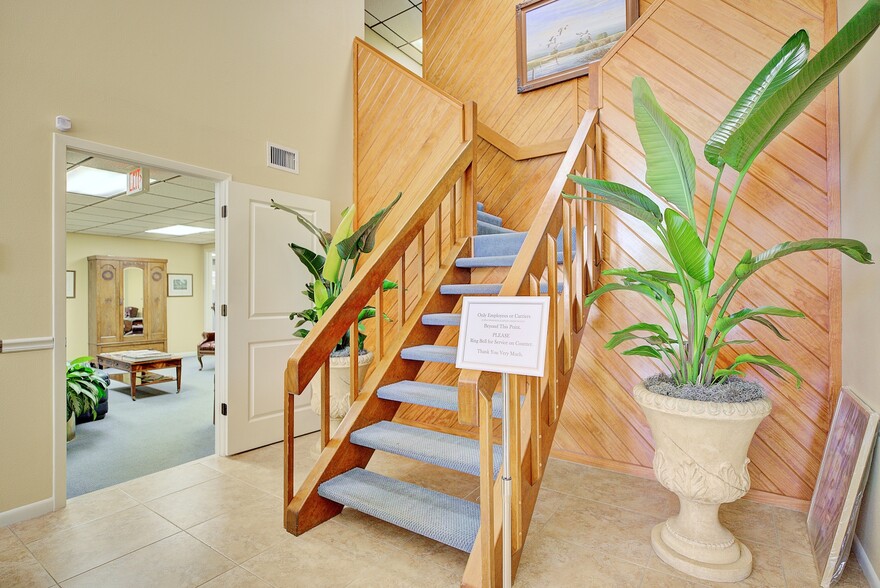 More Photos Of 4927 Southfork Dr, Lakeland Office For Sale
